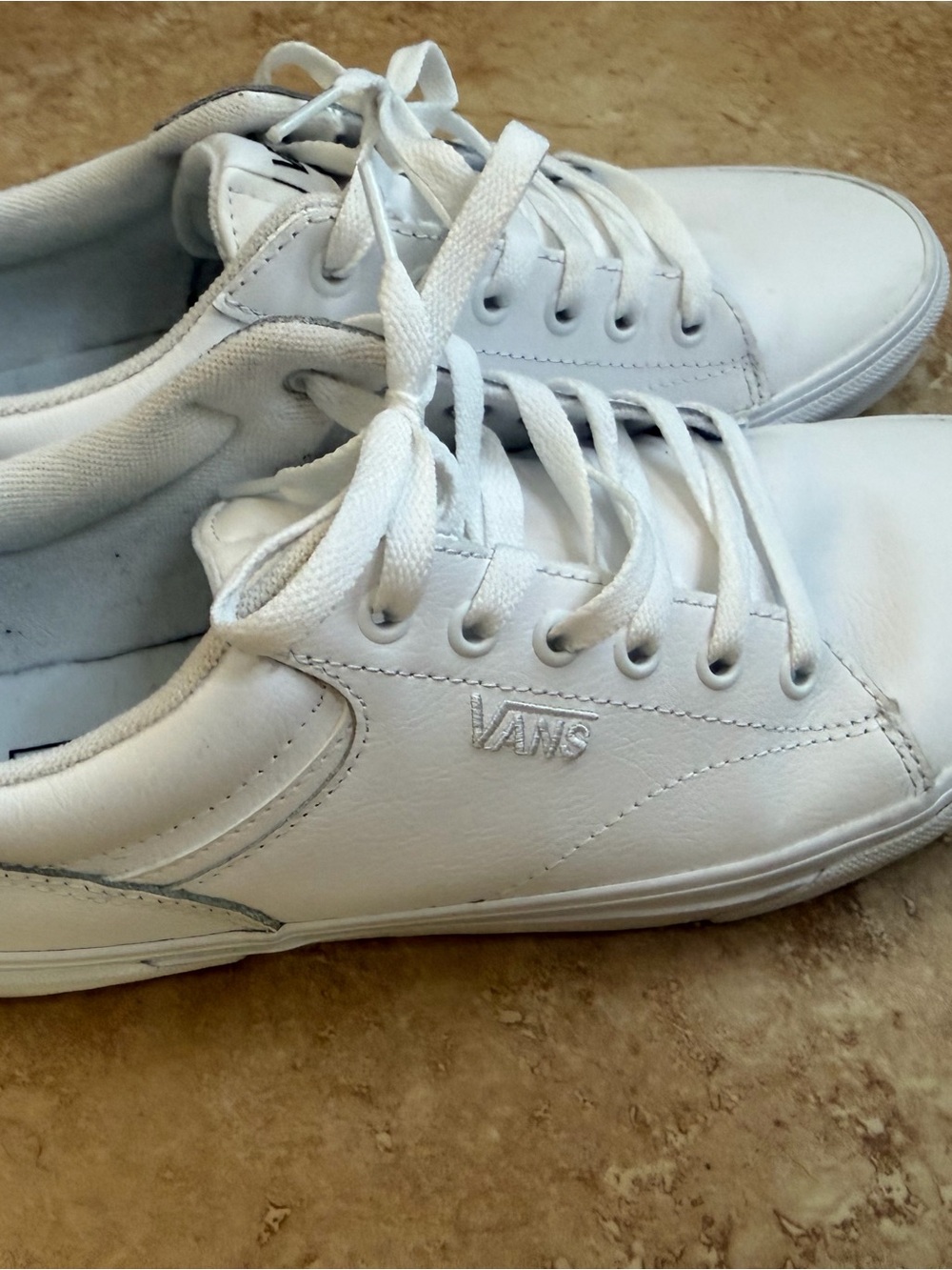Vans Men's Classic Low-Top Lace-Up Sneakers in White Leather size 9.5